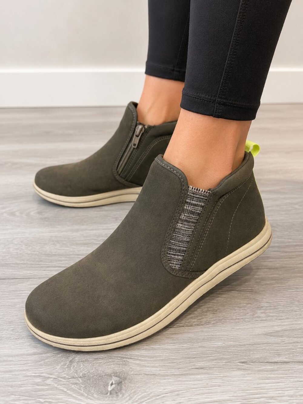 Clarks Cloudsteppers Gray Zip Chelsea Ankle Boots Women’s 9.5 Comfort Casual